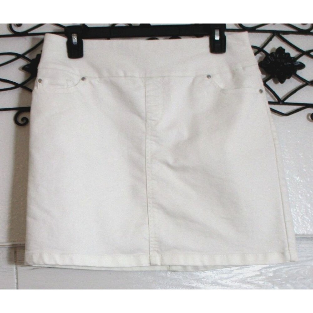 S.C. & CO. Women's Skort Size S White Elastic Waist